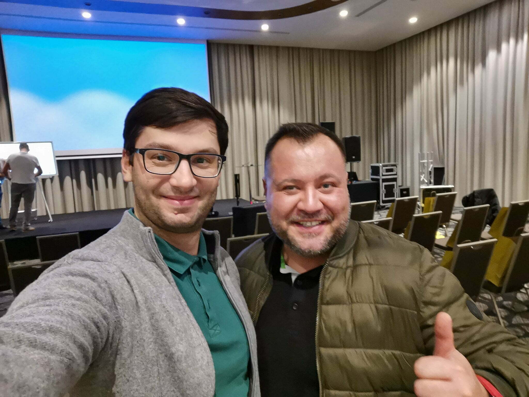 Maciej Wężykowski i Radek Musiał podczas konferencji Dewelopuj